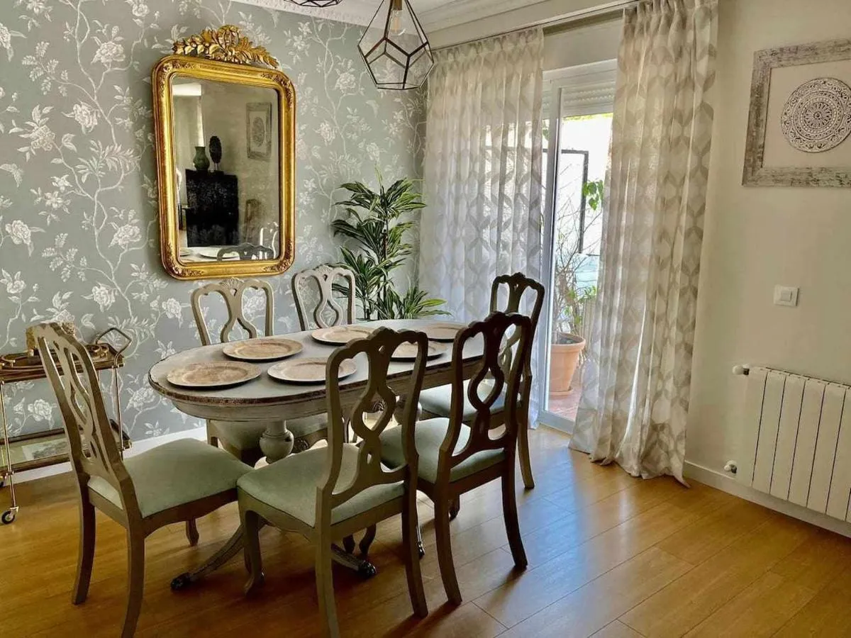 Image 3 of Luxe Castelar 19