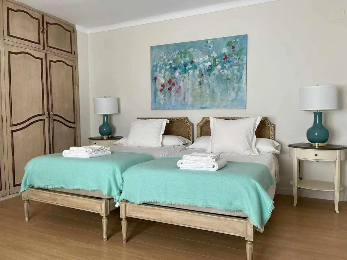 Image 1 of Luxe Castelar 19
