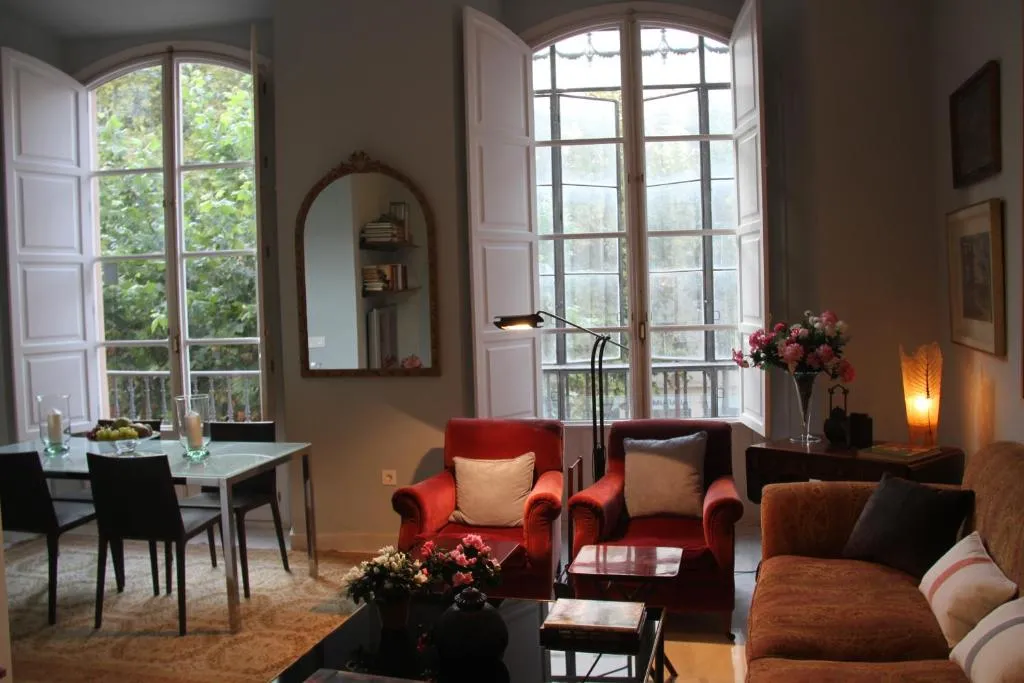 Image of Luxurious 2 bedroom flat in a historic building