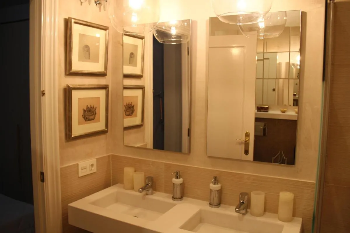 Image 2 of Luxurious 2 bedroom flat in a historic building