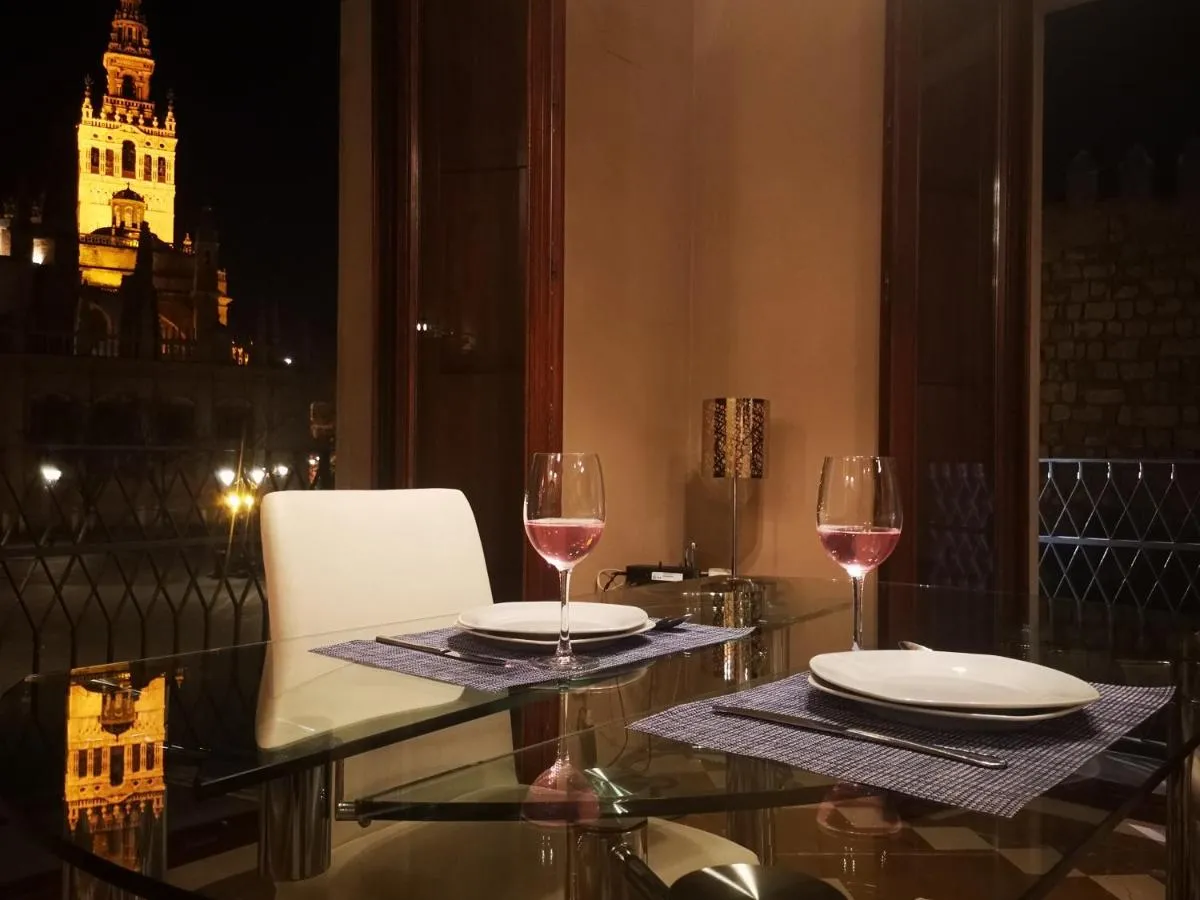 Image 3 of Luxury Apartment with views to Alcazar, Cathedral and Giralda.
