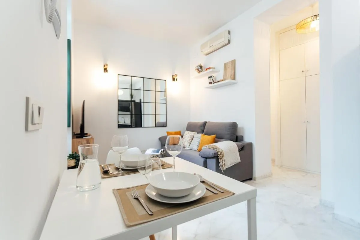 Image 2 of Modern and wide- 1Bd 1Bth- Triana