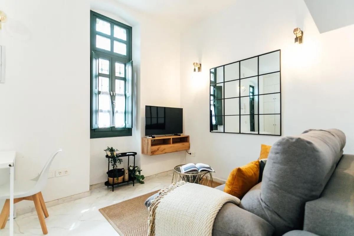 Image 4 of Modern and wide- 1Bd 1Bth- Triana