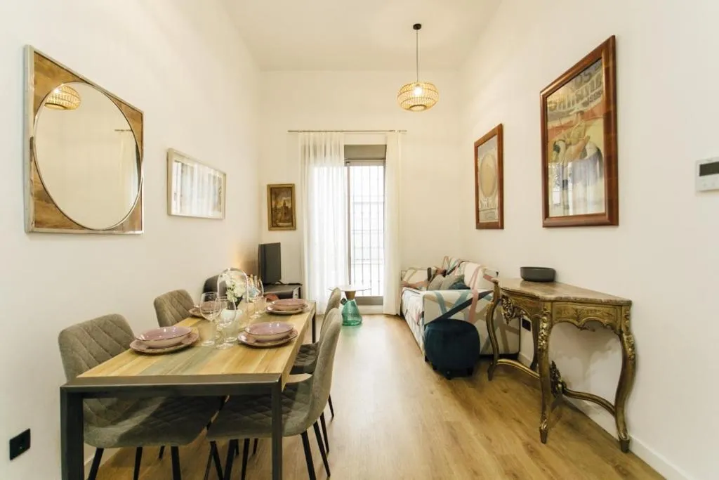 Image of Modern with seasonal swimming pool- 1Bd 1Bth- Goyeneta