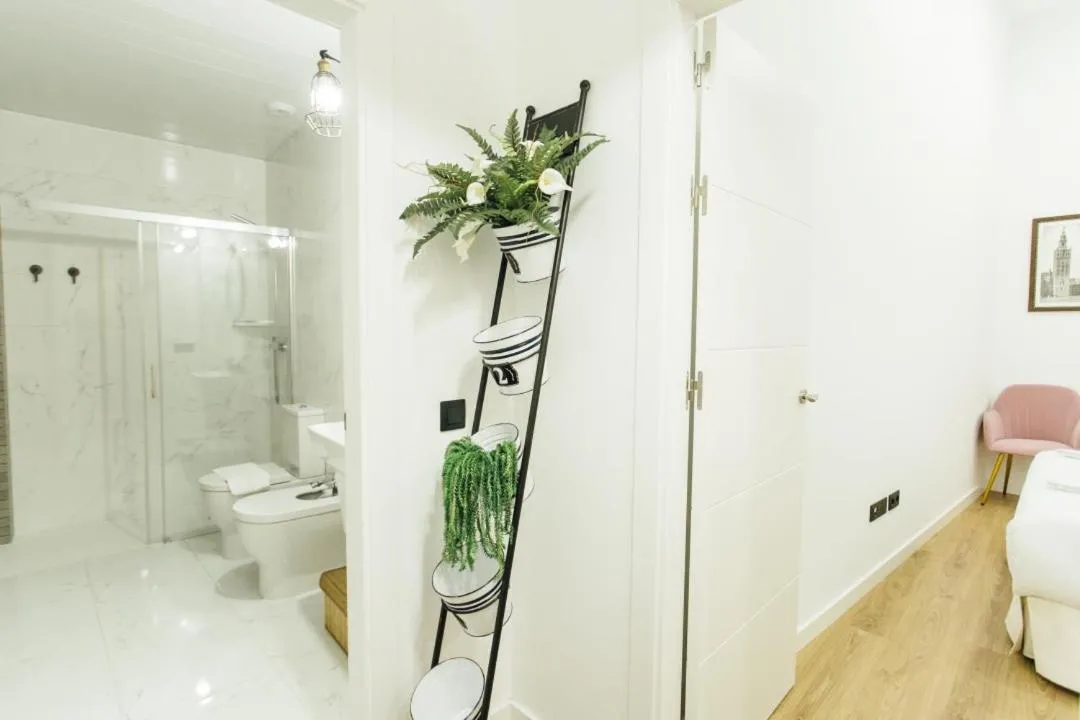 Image 1 of Modern with seasonal swimming pool- 1Bd 1Bth- Goyeneta