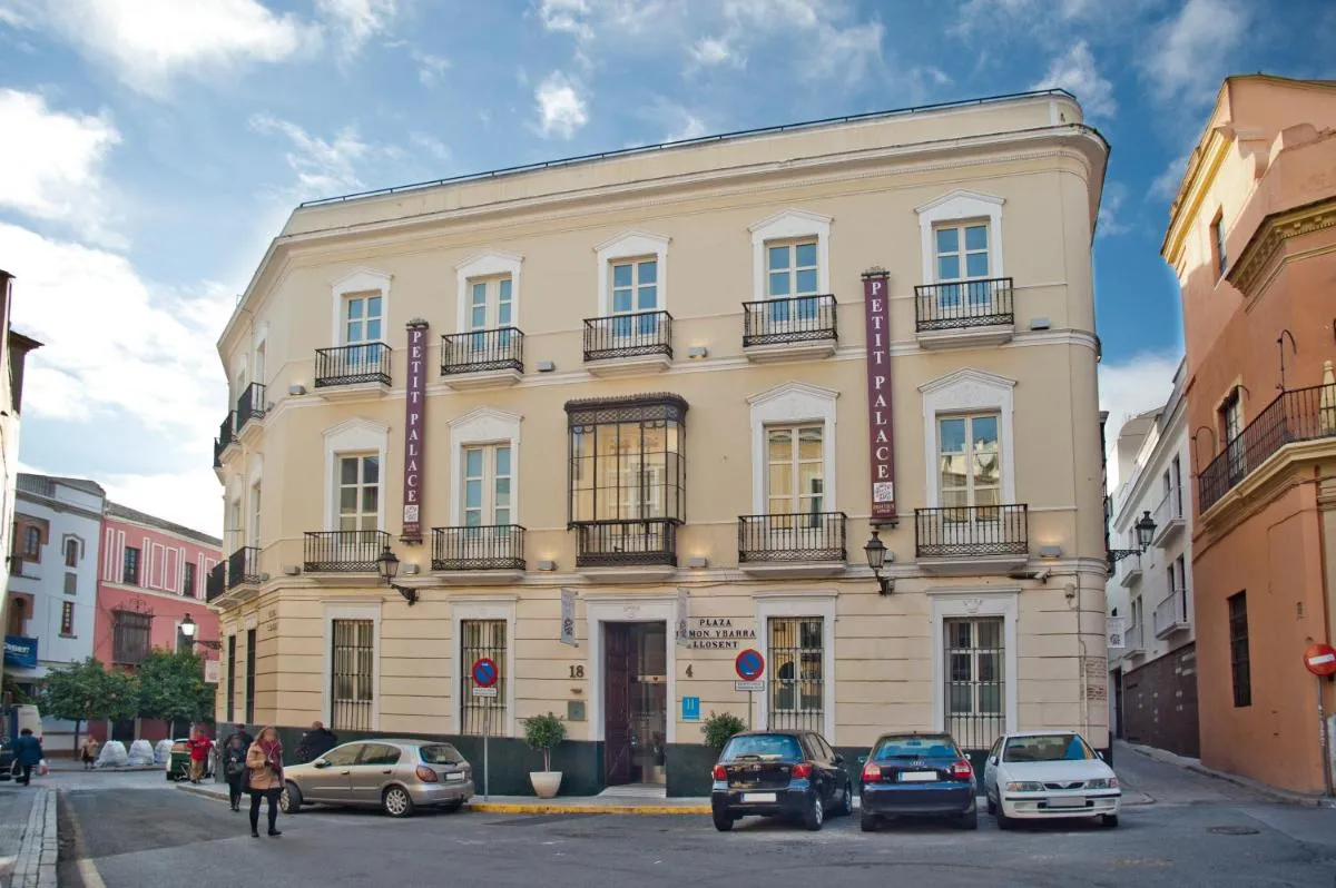 Image 5 of Petit Palace Santa Cruz