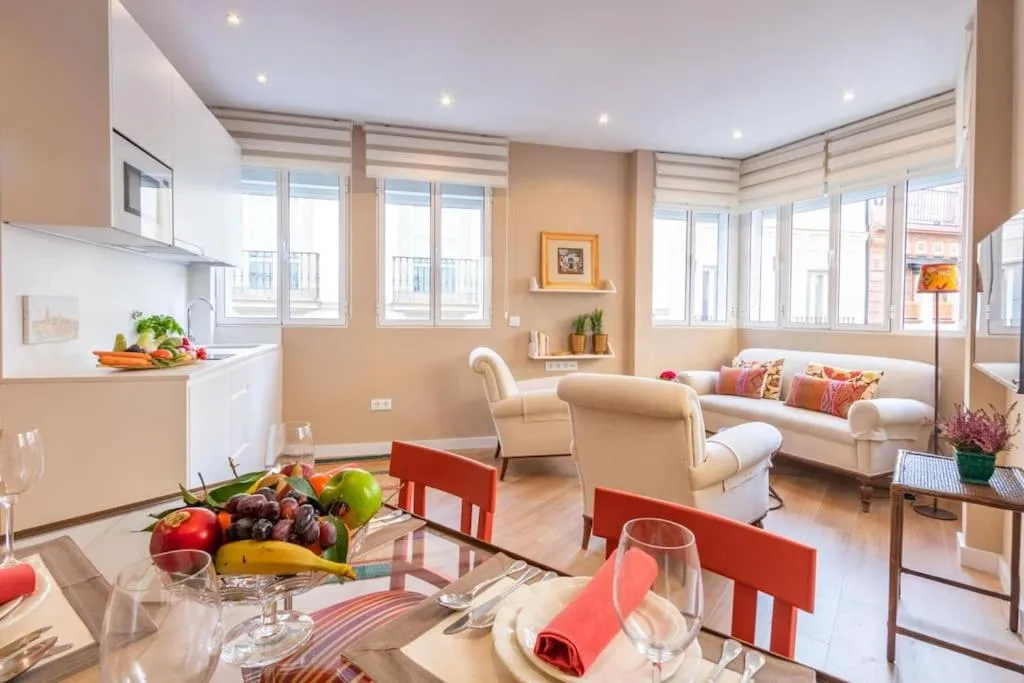 Image 3 of Plaza Nueva Deluxe Suite by Valcambre