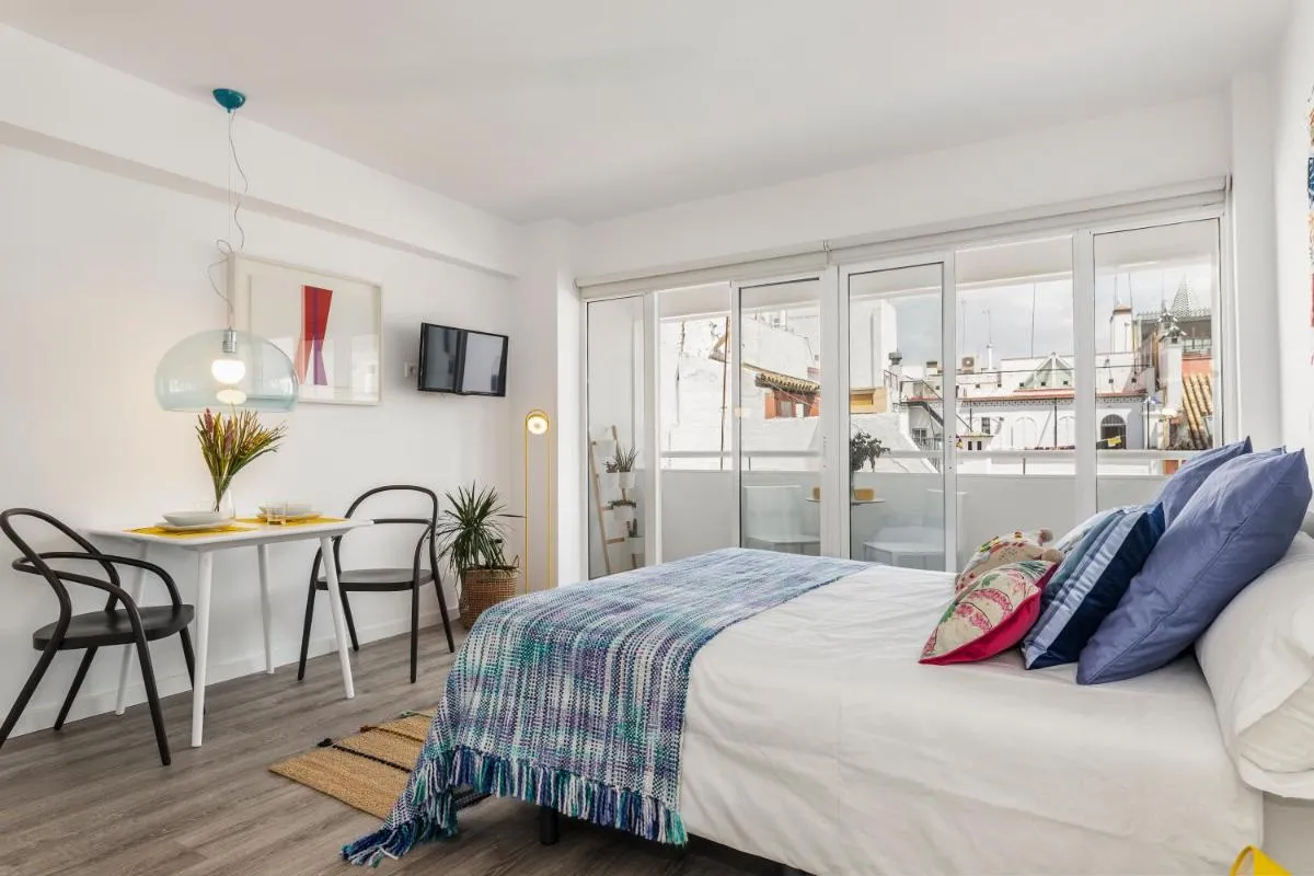 Image 1 of Pop Art, Apartamento de Diseño en Arenal 303 con terraza