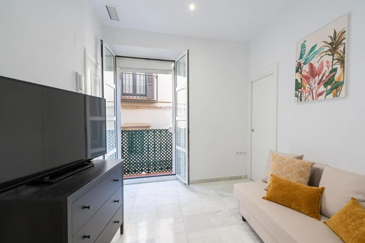Image 1 of Private House Cathedral Terrace