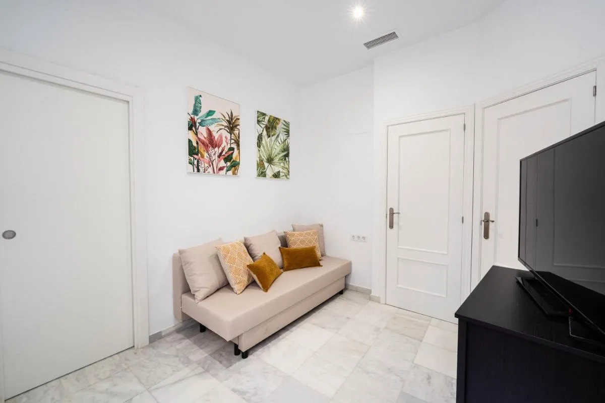 Image 6 of Private House Cathedral Terrace