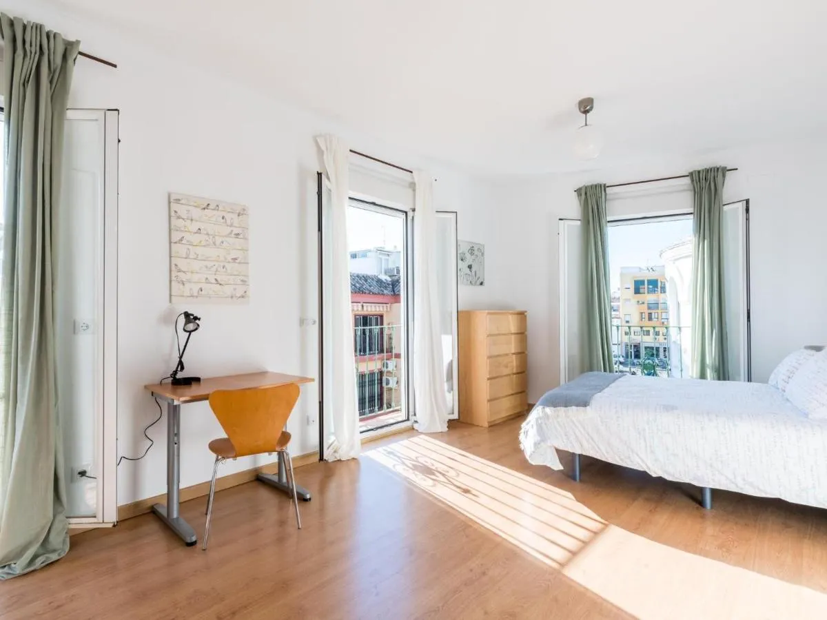 Image 1 of Rd2 Aparcamiento Incluido Triana Terraza Privada