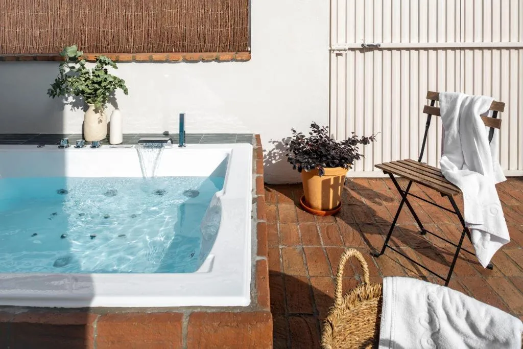 Image of Robles Suite Apartment with Jacuzzi and Private Parking
