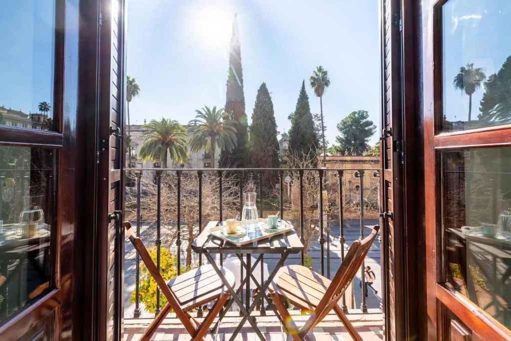 Image of SF Apartamento con balcones con vistas al Hotel Alfonso XIII y a la Universidad