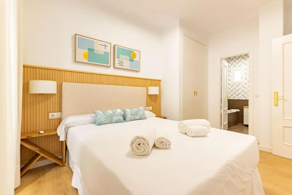Image 1 of Santa Catalina centra suite by Valcambre