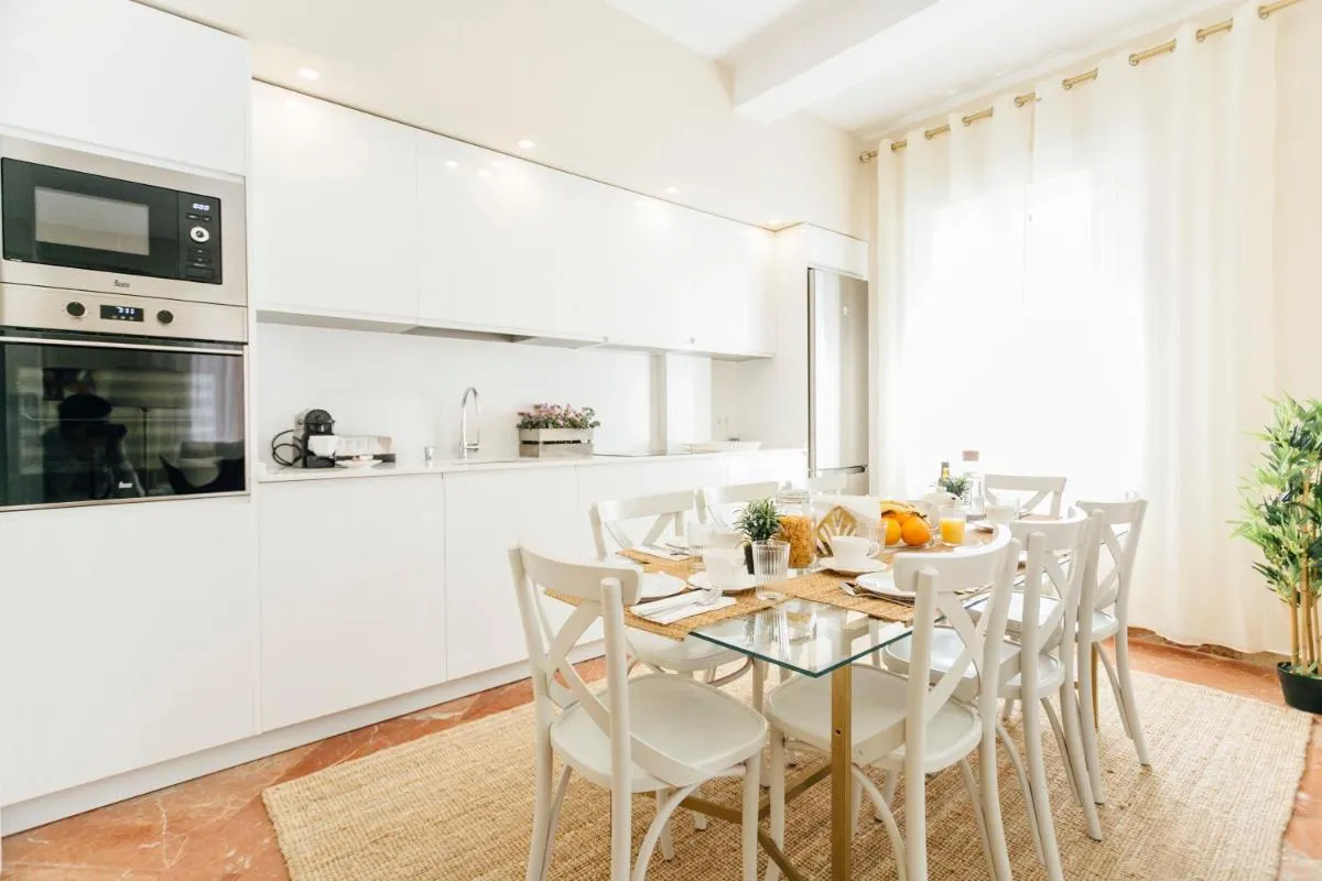 Image 1 of Stylish and wide- 3Bdr 3Bth- Los Remedios
