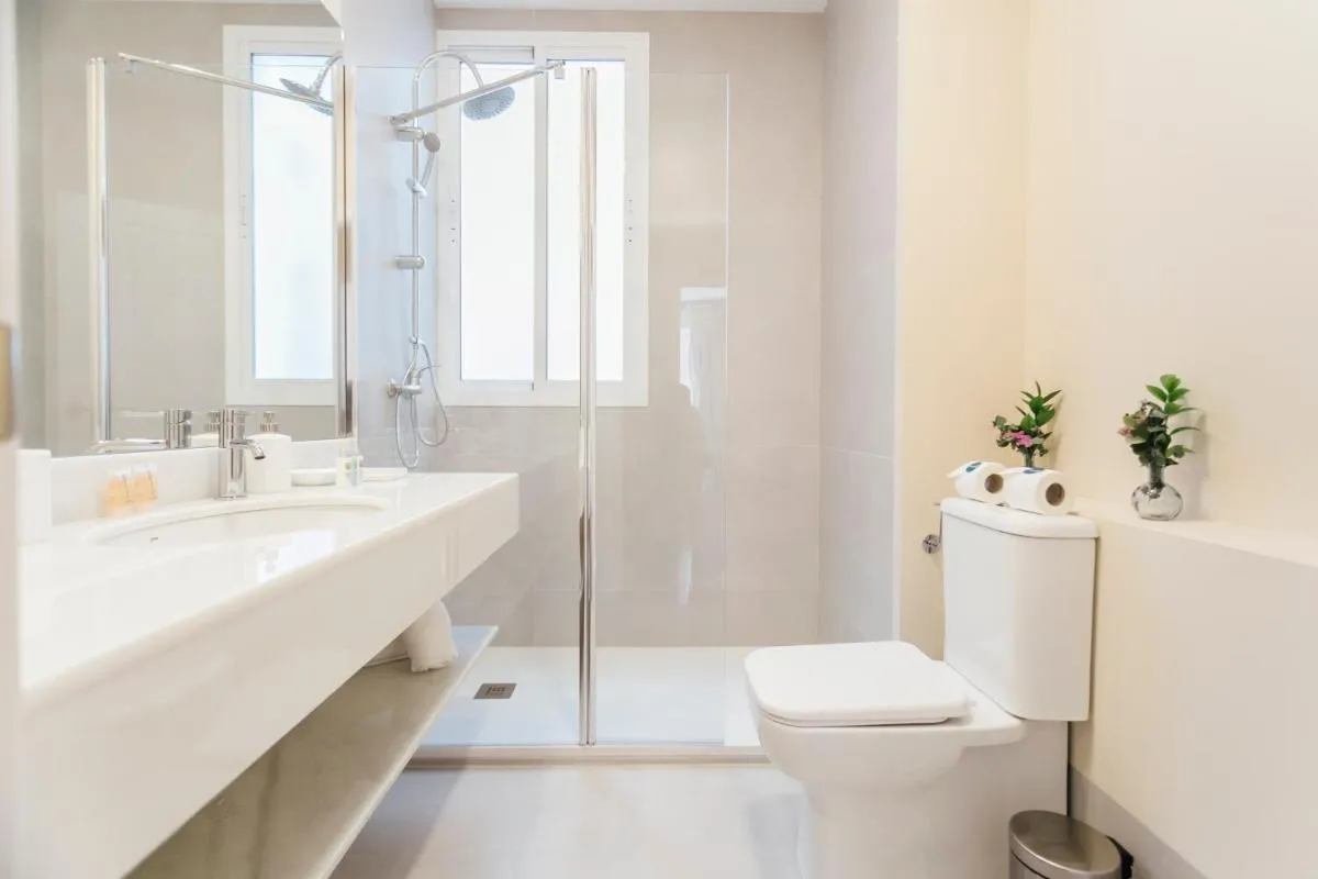 Image 6 of Stylish and wide- 3Bdr 3Bth- Los Remedios