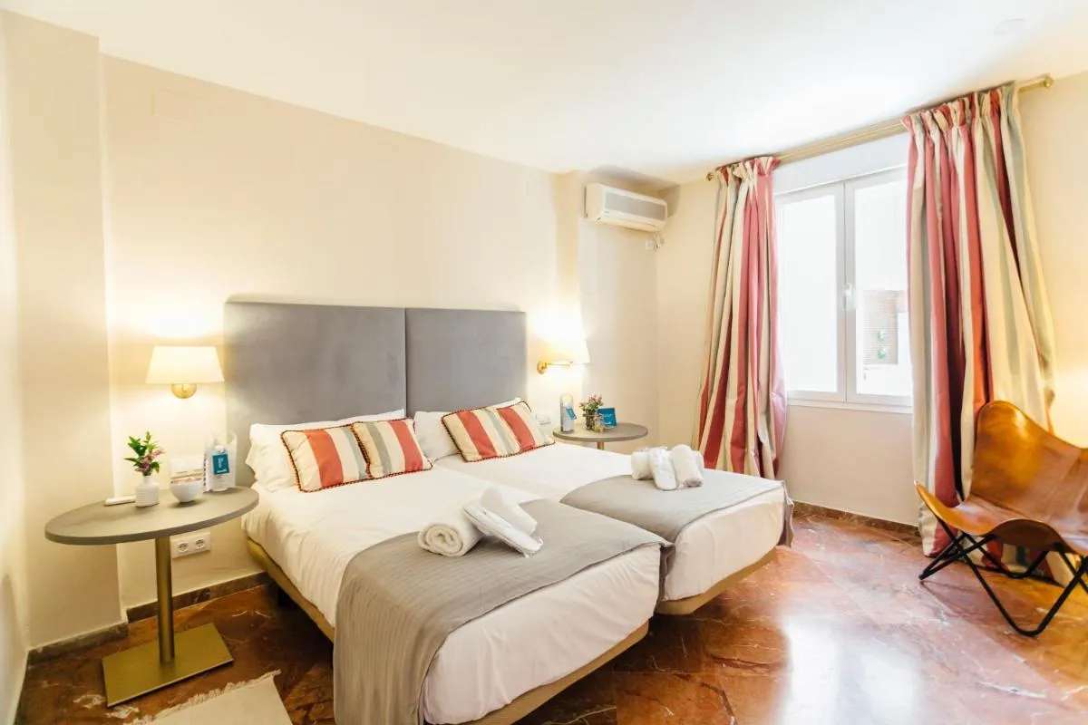 Image 4 of Stylish and wide- 3Bdr 3Bth- Los Remedios