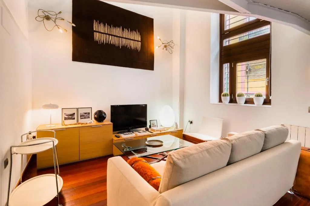 Image of Stylish loft duplex – Alameda