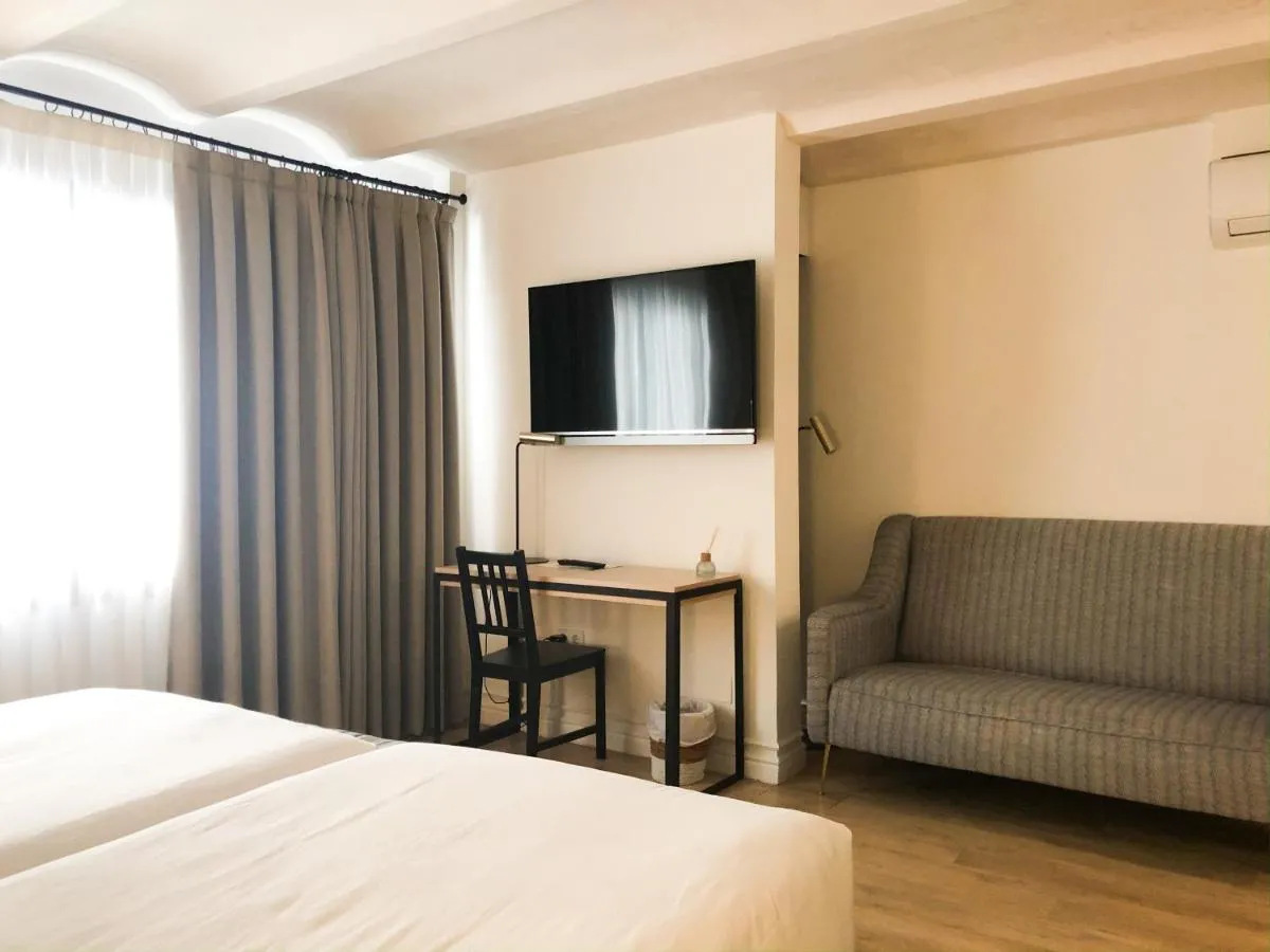 Image 2 of Suites Hom Sevilla