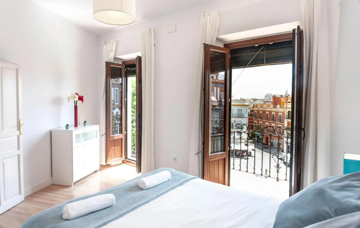 Image 1 of Triana Sky View by Valcambre